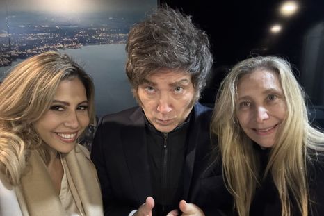 Javier y Karina Milei con la diputada Romina Diez Javier y Karina Milei con la diputada Romina Diez