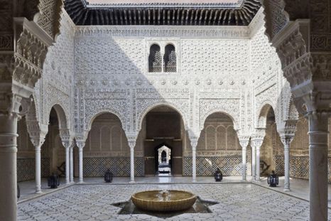 Bin Ennakhil, situado en el lujoso barrio de Palmeraie de Marrakech, ha sido descrito como una obra maestra arquitectónica. Bin Ennakhil, situado en el lujoso barrio de Palmeraie de Marrakech, ha sido descrito como una obra maestra arquitectónica.