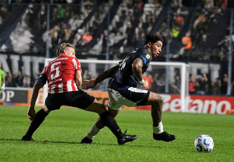 El Gordo completó otro gran partido. Foto: Alf Ponce/MDZ