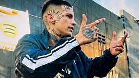 El cantante de cumbia le hizo un polémico regalo a la madre de su hija que podría traerle serias complicaciones a ella.