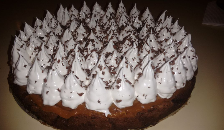 Aunque moderna, la receta de brownie con dulce de leche y merengue se volvió un clásico de la repostería argentina en pocos años. Aunque moderna, la receta de brownie con dulce de leche y merengue se volvió un clásico de la repostería argentina en pocos años.