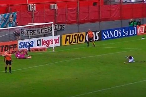 El árbitro Nahuel Viñas cometió un error reglamentario en la Copa Argentina. El árbitro Nahuel Viñas cometió un error reglamentario en la Copa Argentina.