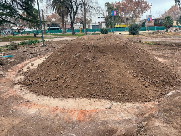 Los trabajos arqueológicos no se detienen en la plaza Cobo. Los trabajos arqueológicos no se detienen en la plaza Cobo.