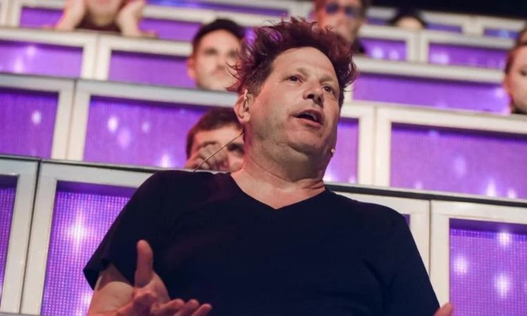 Bebe Contepomi presentó a sus hijos en Canta Conmigo Ahora El periodista fue acompañado por Vicente y Camilo