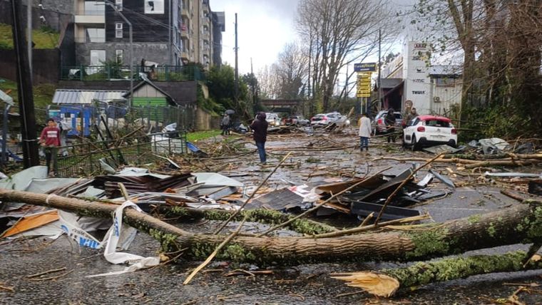 Los resultados del tornado en Chile. Foto: X: @TTILosLagos