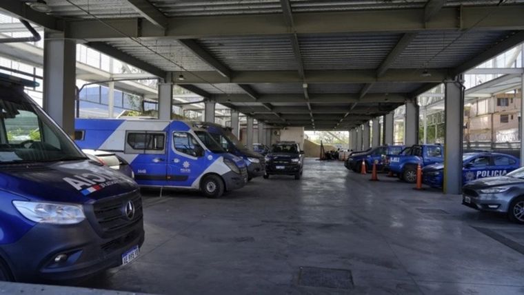 La Policía Federal realizó varios allanamientos en la ciudad de Rosario, en Santa Fe Capital y en la base de la PAT.  Foto: NA