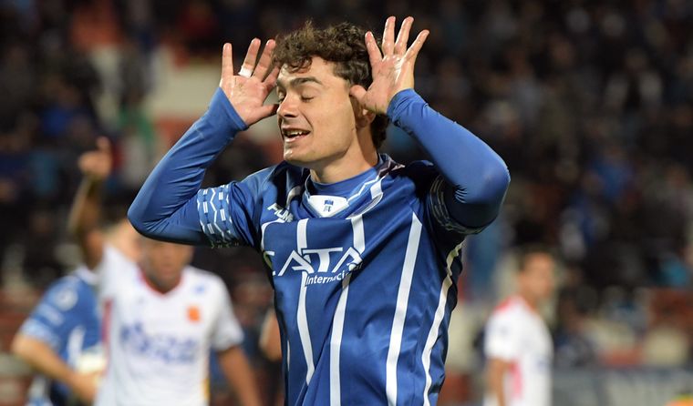 El particular festejo de Martínez Dupuy luego del empate de Godoy Cruz por la Copa Sudamericana.