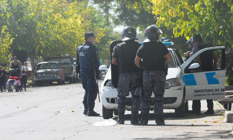 Tras la muerte se produjeron disturbios y la hubo intervención policial en el barrio Los Peregrinos. Tras la muerte se produjeron disturbios y la hubo intervención policial en el barrio Los Peregrinos.