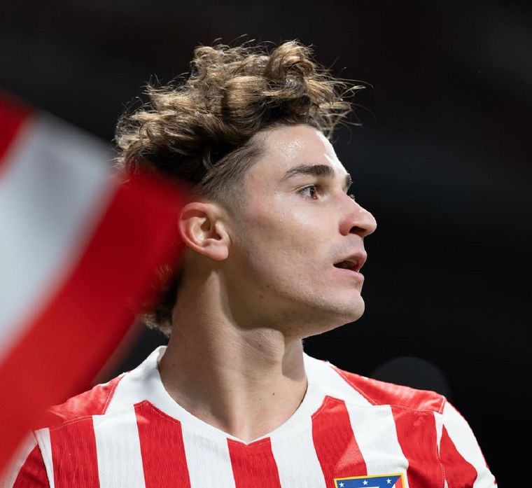 Julián Álvarez reconoció que hubo interés del PSG y habló sobre los rumores que lo vinculan al Barcelona.