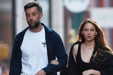 Jenniffer Lawrence y su esposo fueron vistos a la salida de un cine. ¿Qué película fueron a ver? Foto: JosiaW (Backgrid)