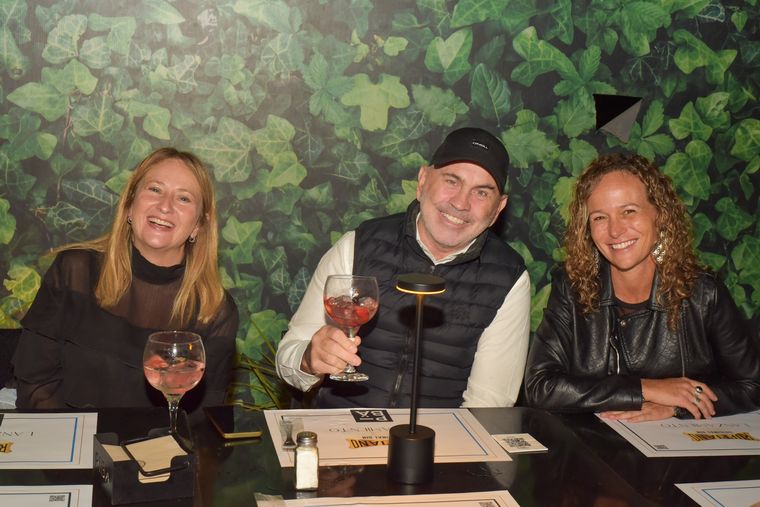 Bea Avena, Lolo Mazzalomo y Fabiana Bekerman. Bea Avena, Lolo Mazzalomo y Fabiana Bekerman.