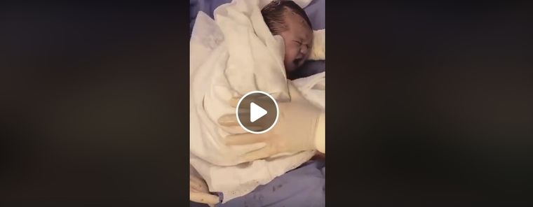 El video de Nacho Tomasone busca promover el parto humanizado.