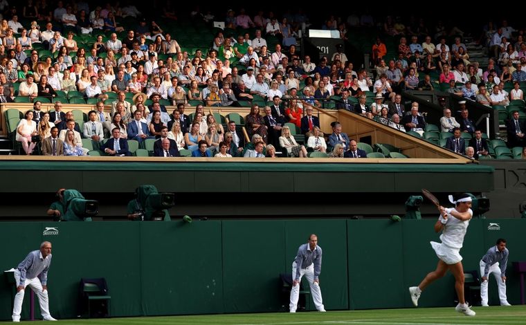 Una imagen que ya no se verá: jueces de silla en la Cancha Central. Foto: @Wimbledon