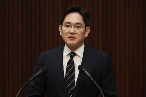 El vicepresidente de Samsung Lee Jae-yong pidió disculpas por los escándalos personales y de la compañía y dijo que no traspasará la dirección a sus hijos.