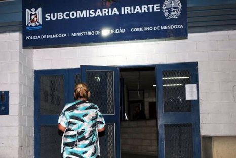 En la subcomisaría Iriarte están detenidos los sospechosos. Foto: Gentileza