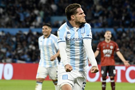 Bruno Zuculini, furioso tras la derrota de Racing en el clásico de Avellaneda. Foto: Fotobaires Bruno Zuculini, furioso tras la derrota de Racing en el clásico de Avellaneda. Foto: Fotobaires
