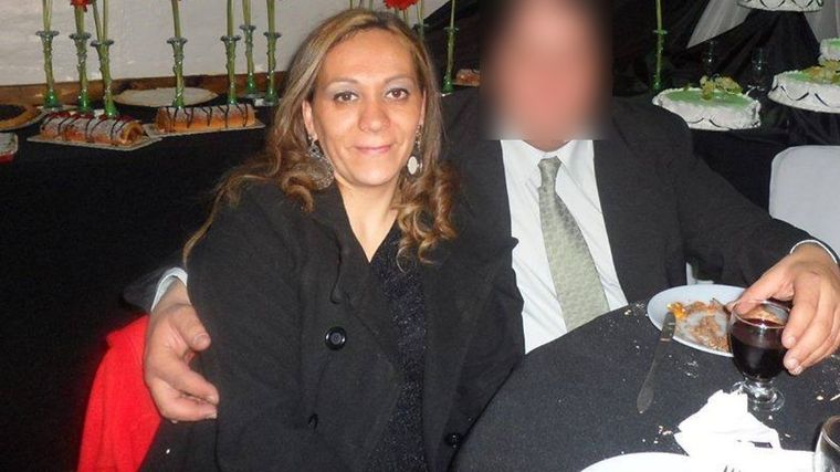 La fiscalía cree que Carina intentó proteger a su hija y comenzó a gritar