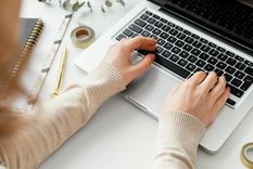 Conseguir clientes de forma constante es una parte importante de trabajar como freelance a través de plataformas como Workana, Upwork, Freelancer o Fiverr. Foto: Freepik