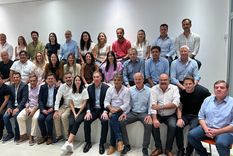 Una vez anunciado el acuerdo con el PRO, La Libertad Avanza apuesta a la estructura territorial de sus intendentes para ganarle por goleada al peronismo en las elecciones bonaerenses. Foto: X (@probuenosairesp)