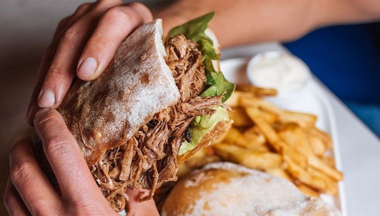 ¿Sin ideas? Te damos tres opciones ricas, baratas y abundantes para que almuerces o cenes en Mendoza Foto: Instagram @bruttal.ok