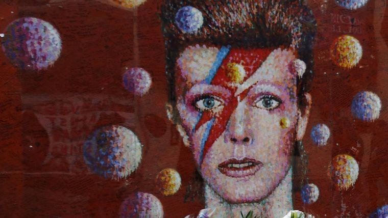 Un mural en honor a David Bowie en Londres, Reino Unido.