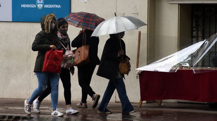 El SMN emitió una alerta por tormentas fuertes para la tarde-noche de este domingo en Mendoza Foto: ALF PONCE MERCADO / MDZ