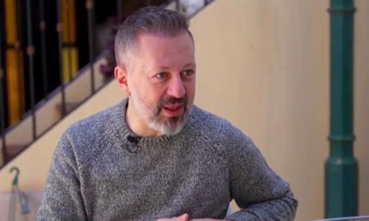 Nicolás Scarpino presentó a sus tres amores El actor vive en Madrid, pero está instalado en estos días en Buenos Aires Foto: Captura de TV