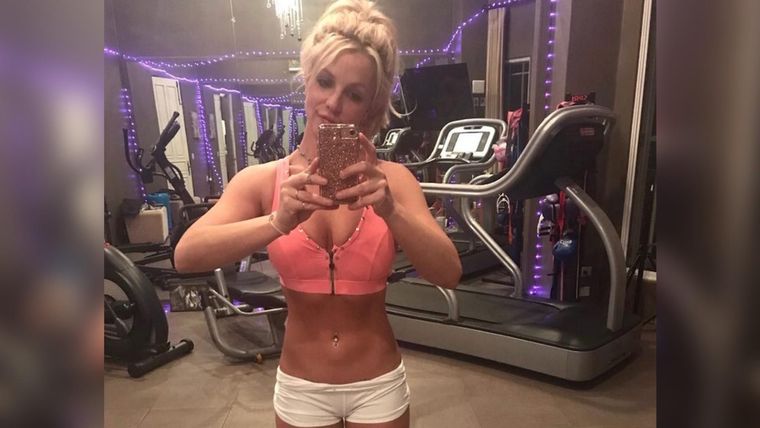 Britney sorprendió con su rutina... ¡y con su personal trainer!