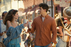 Netflix estrenó Gente que conocemos en vacaciones, basada en el libro de Emily Henry.