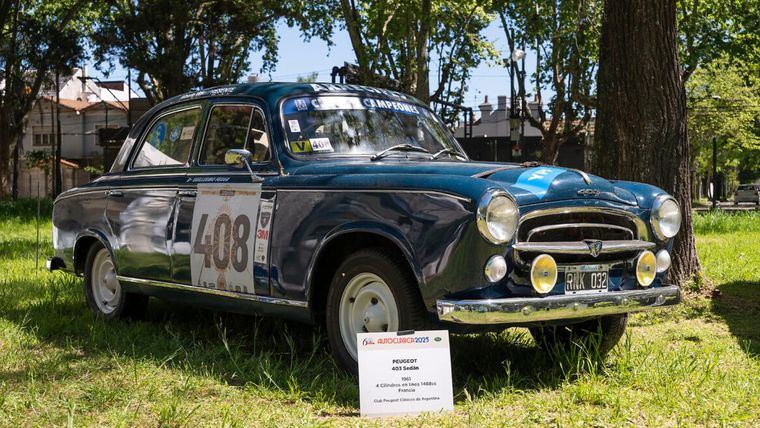 Autoclásica 2025: el Peugeot 403 celebró siete décadas de historia