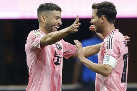 Jordi Alba anunció su retiro y Messi lo despidió en las redes. Jordi Alba anunció su retiro y Messi lo despidió en las redes.