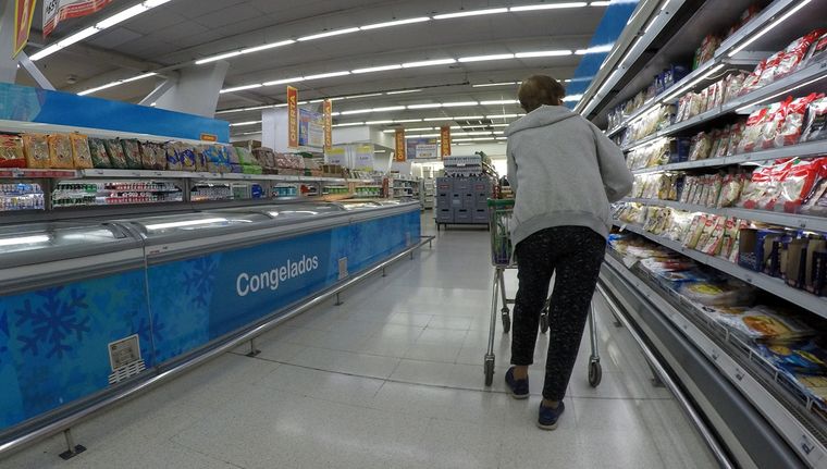 El dato de julio trajo alivio, pero el mercado financiero está en alerta: Si no se renueva la deuda, el BCRA tendrá que emitir o devaluar.Foto: ALF PONCE MERCADO / MDZ