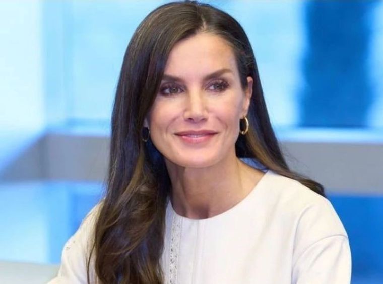 Letizia Ortiz se decanta por dos vestidos básicos, versátiles y veraniegos Foto: Instagram