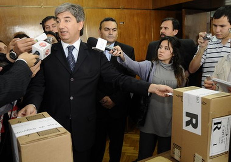 Bento, las urnas y un problema de último momento. Foto: Pachy Reynoso/MDZ