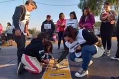Las estrellas fueron pintadas en la rotonda dónde sucedió el accidente