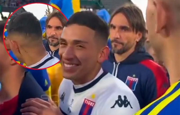 Equi Fernández charlaba entre risas con sus excompañeros de Boca, pero al darse vuelta se encontró con la mirada fulminante de su técnico, Diego Martínez.