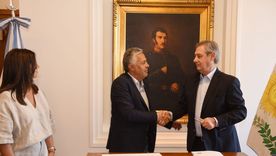 Cornejo propuso modificar un artículo de la Constitución para ratificar la autonomía municipal y cuestionó a Omar Félix. Cornejo propuso modificar un artículo de la Constitución para ratificar la autonomía municipal y cuestionó a Omar Félix.