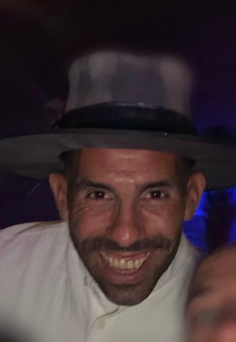 Carlitos Tevez también estuvo en la Tierra del Sol y del Buen Vino. Carlitos Tevez también estuvo en la Tierra del Sol y del Buen Vino.