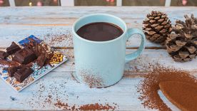 Así se hace la receta de chocolate caliente espeso perfecta.