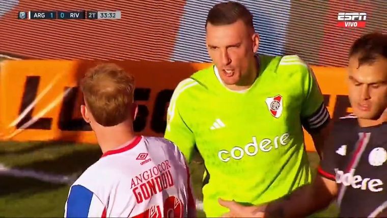 Armani habla con Gondou en un Argentinos vs River. Armani habla con Gondou en un Argentinos vs River. 