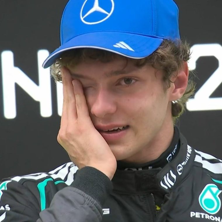 Kimi Antonelli no pudo ocultar sus lágrimas tras ganar el GP de China.