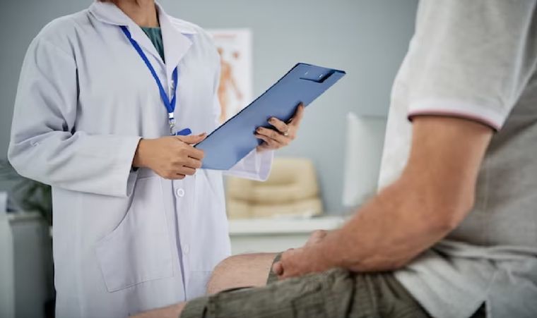 El PAMI ofrece la posibilidad de que el jubilado pueda elegir a sus médicos a través de una cartilla. Foto: Freepik