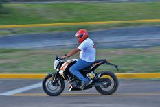 exclusivo: probamos la ktm duke 200 en mendoza