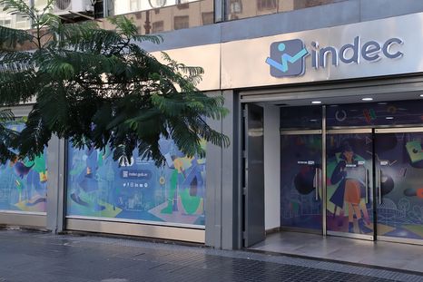 Frente a señales de debilidad en la industria manufacturera y la construcción, la economía argentina busca confirmar si mantuvo el sesgo positivo en el inicio del tercer trimestre. Foto: INDEC.