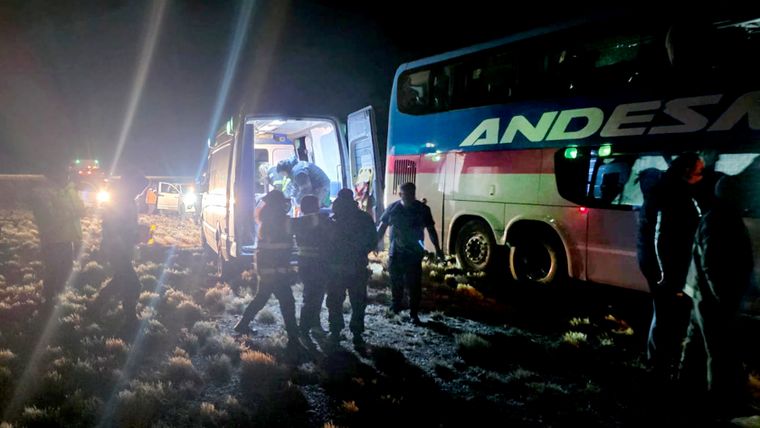El colectivo realizaba el trayecto desde Comodoro Rivadavia (Chubut) hacia Río Gallegos, con destino a Jujuy.