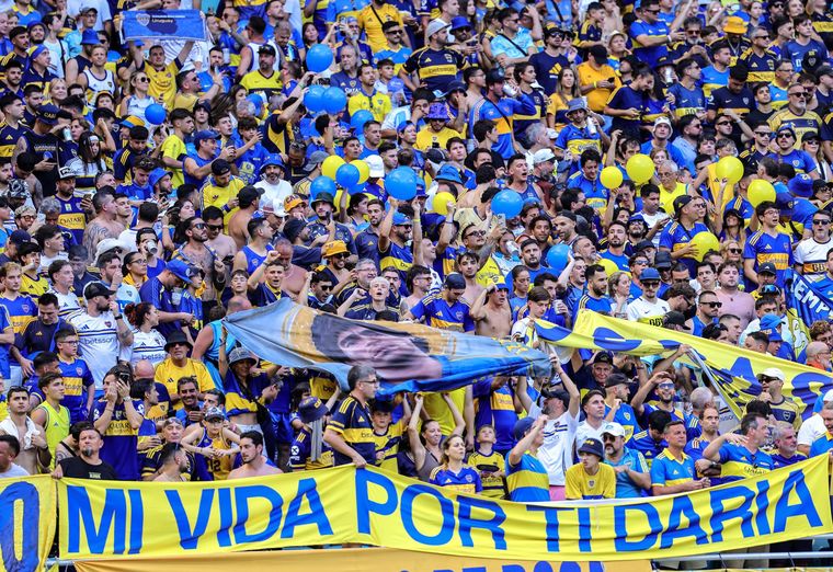 Los hinchas de Boca coparon el Hard Rock Stadium en el partido contra el Benfica.