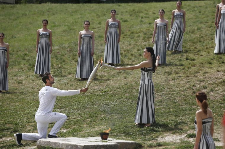 La antorcha olímpica fue prendida en las ruinas de la antigua ciudad de Olimpia, Grecia, y recorrió distintos puntos del territorio francés Foto: EFE