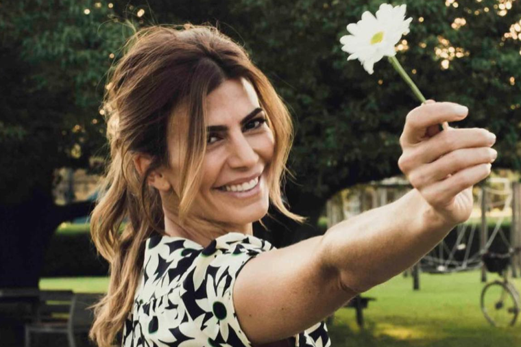 Este fue el increíble look de Juliana Awada de vestido negro y sandalias juveniles. Foto: INSTAGRAM @juliana.awada