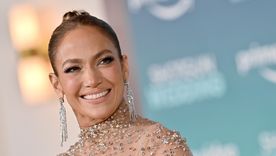 Jennifer Lopez fue criticada en redes por su nuevo emprendimiento de bebidas alcohólicas.