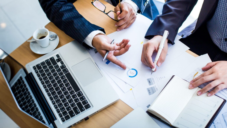 Los desafíos estructurales se intensifican con la contracción del consumo. Los desafíos estructurales se intensifican con la contracción del consumo.